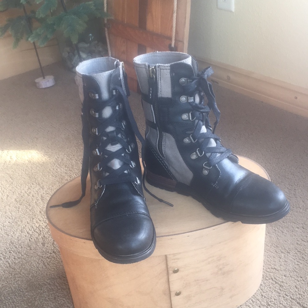 Womens Sorel Leather and Canvas Boots Size 7